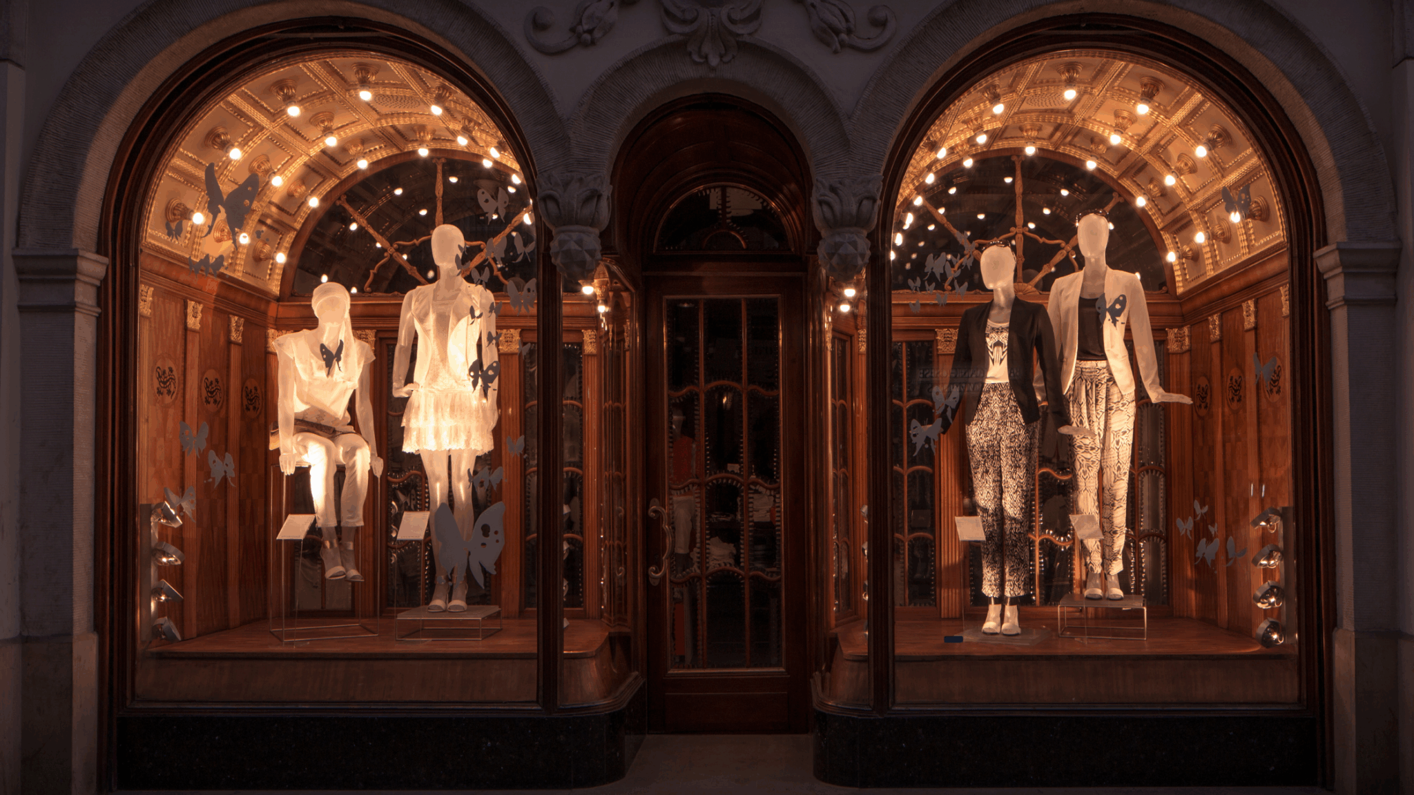 5 Stunning Examples Of Creative Retail Displays | One Door