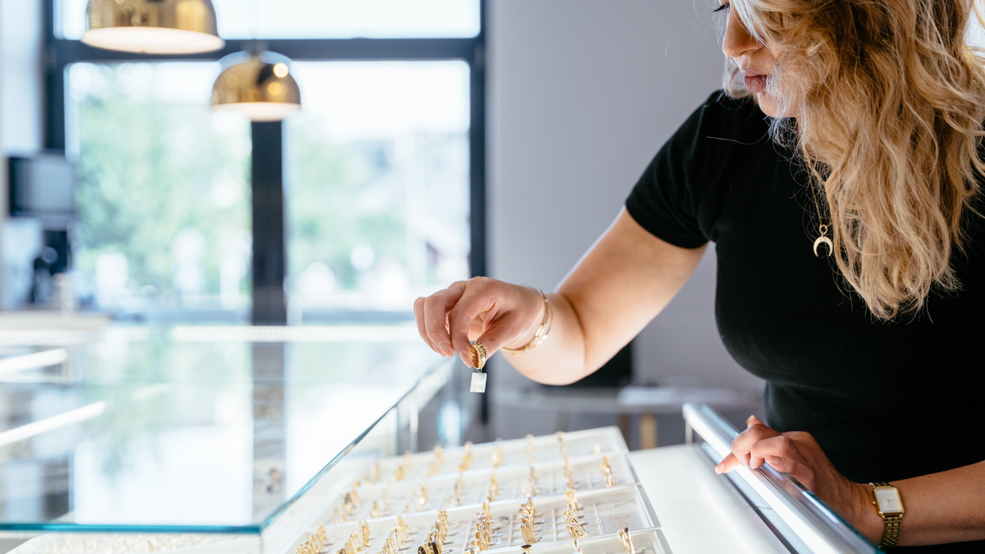 https://onedoor.com/wp-content/uploads/2026/06/jewelry-visual-merchandising-store-planning-platform.png